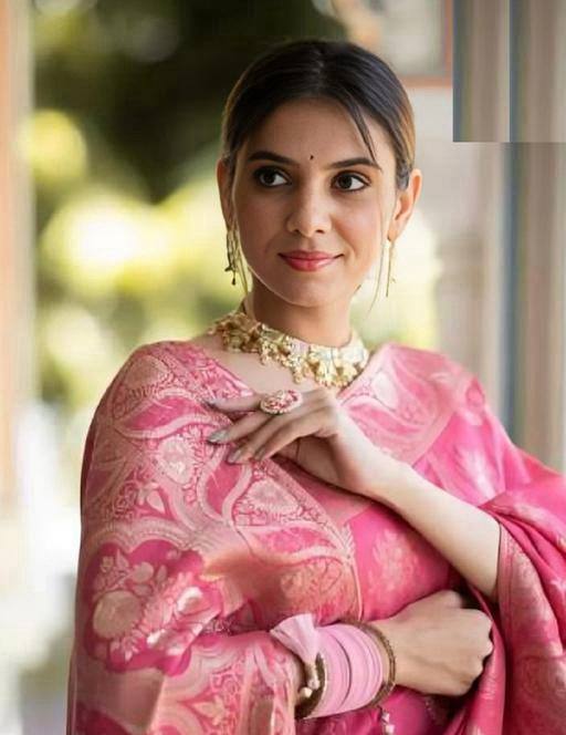 icultural Gajri Banarasi Silk Saree WIth Fabulouse Blouse Piece