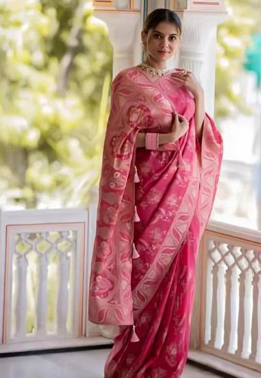 icultural Gajri Banarasi Silk Saree WIth Fabulouse Blouse Piece