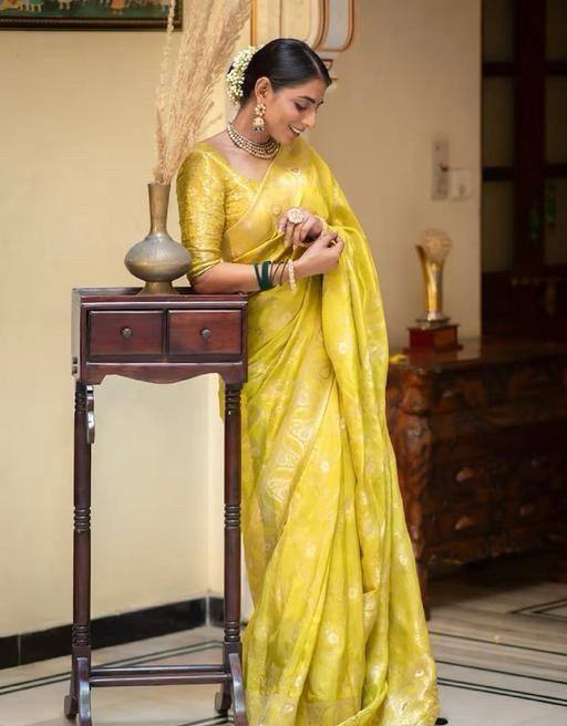 icultural Yellow Banarasi Silk Saree WIth Fabulouse Blouse Piece