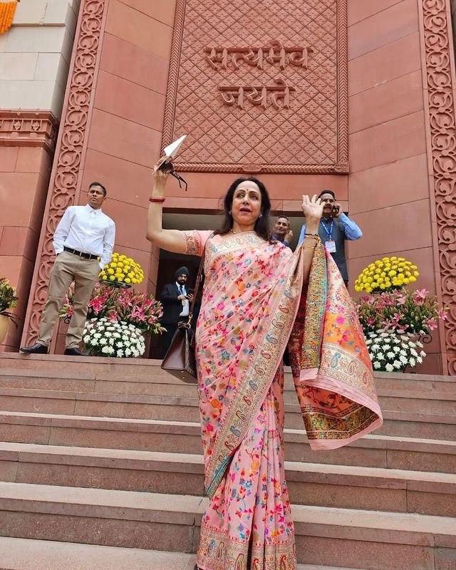 Hema Malini Bollywood Attractive Kashmiri Pure Zari by Icultuer