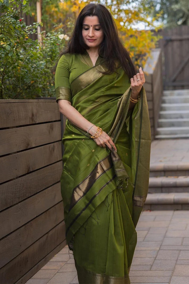 Green Linen Silk Saree with Jacquard Weaving Detail