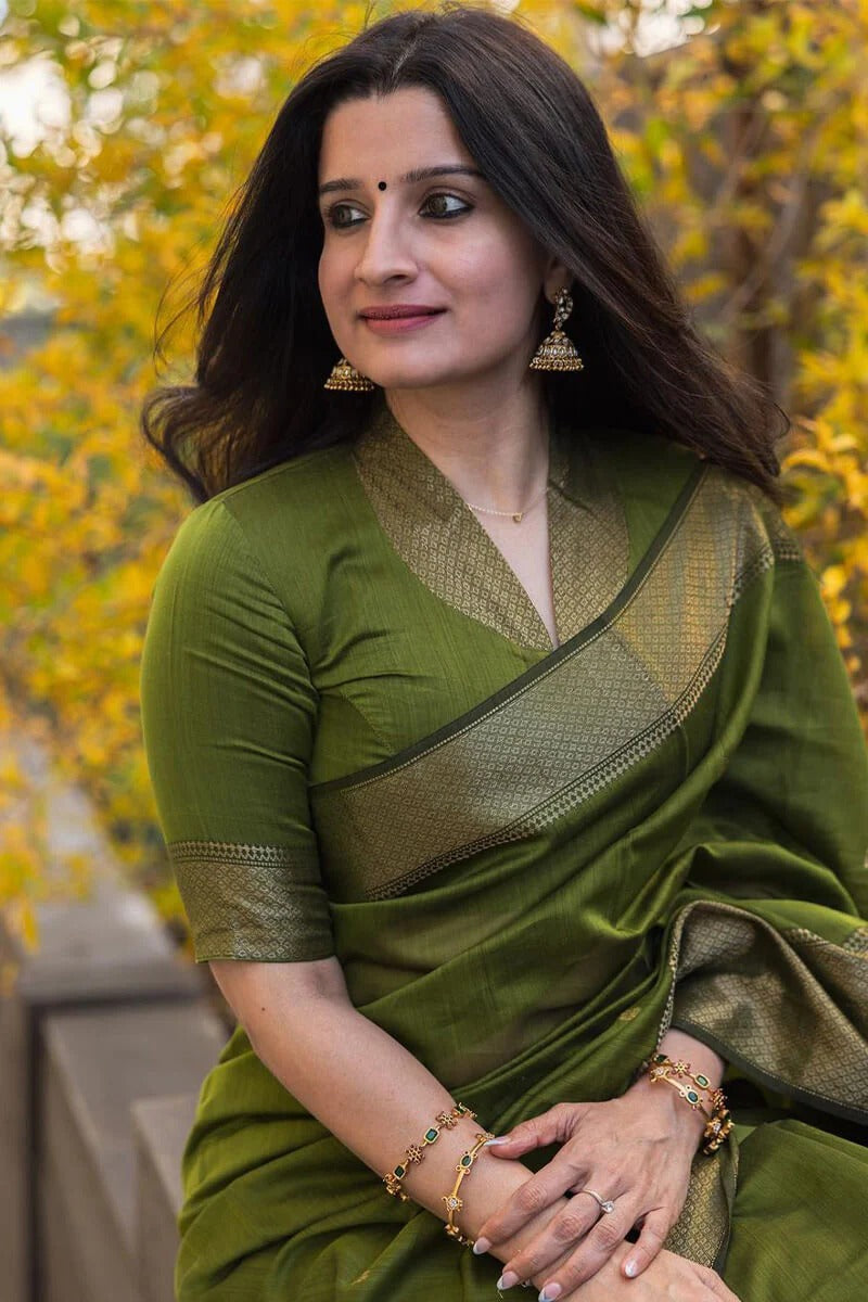Green Linen Silk Saree with Jacquard Weaving Detail
