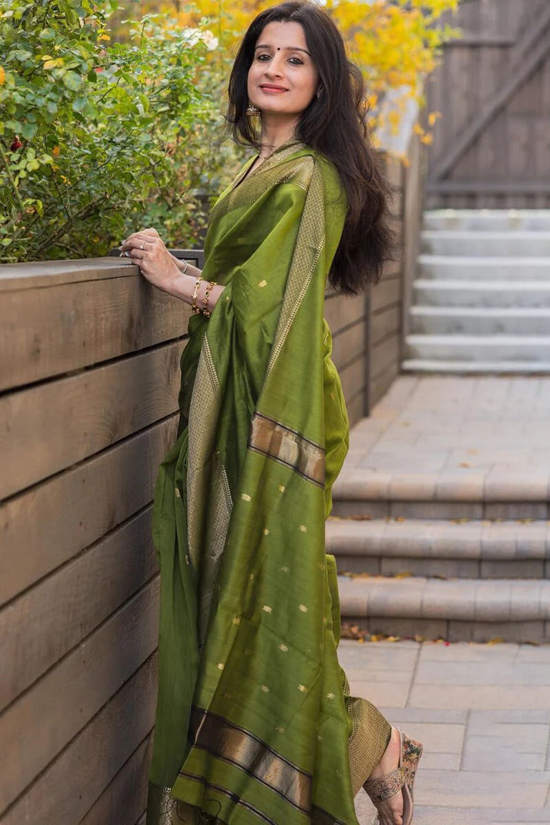 Green Linen Silk Saree with Jacquard Weaving Detail