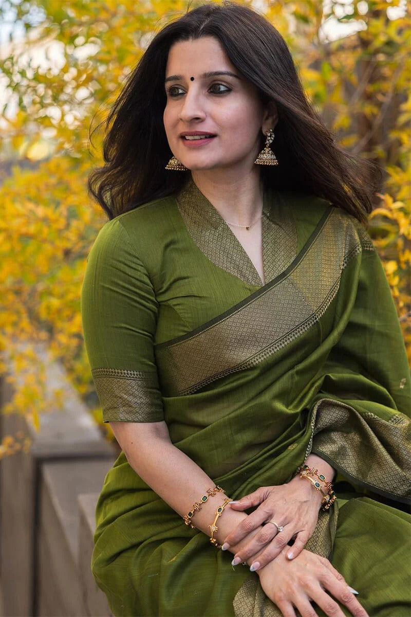 Green Linen Silk Saree with Jacquard Weaving Detail