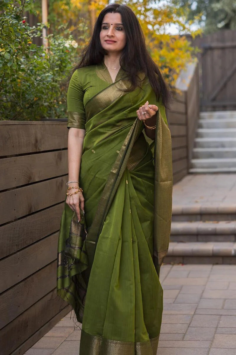 Green Linen Silk Saree with Jacquard Weaving Detail