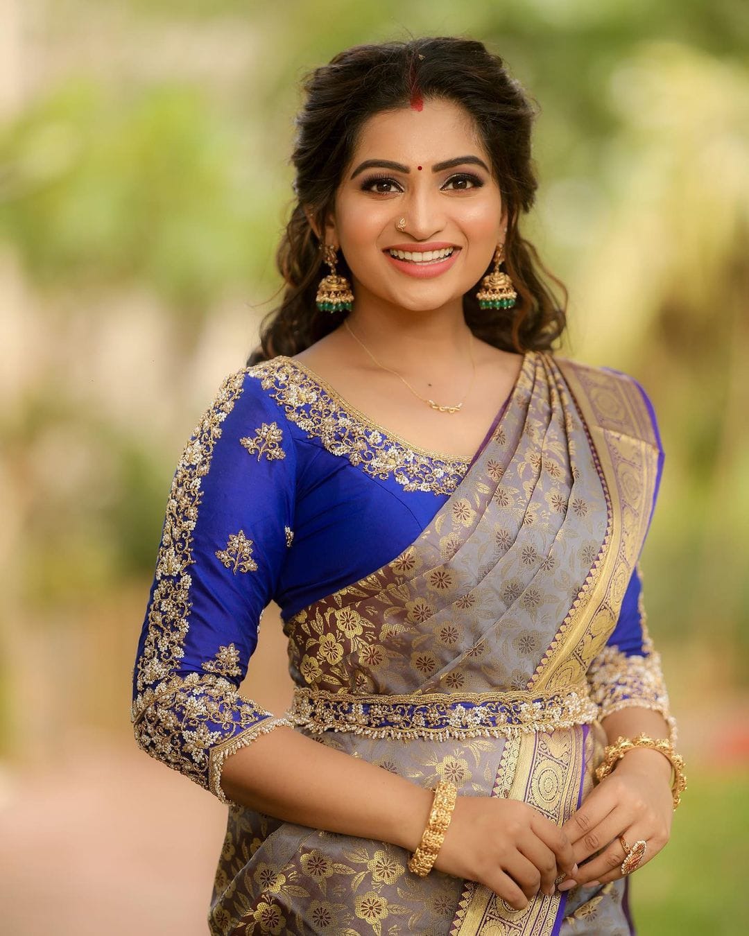 Grey Soft Silk Saree with Jacquard Work and Dual Blue Blouse Options