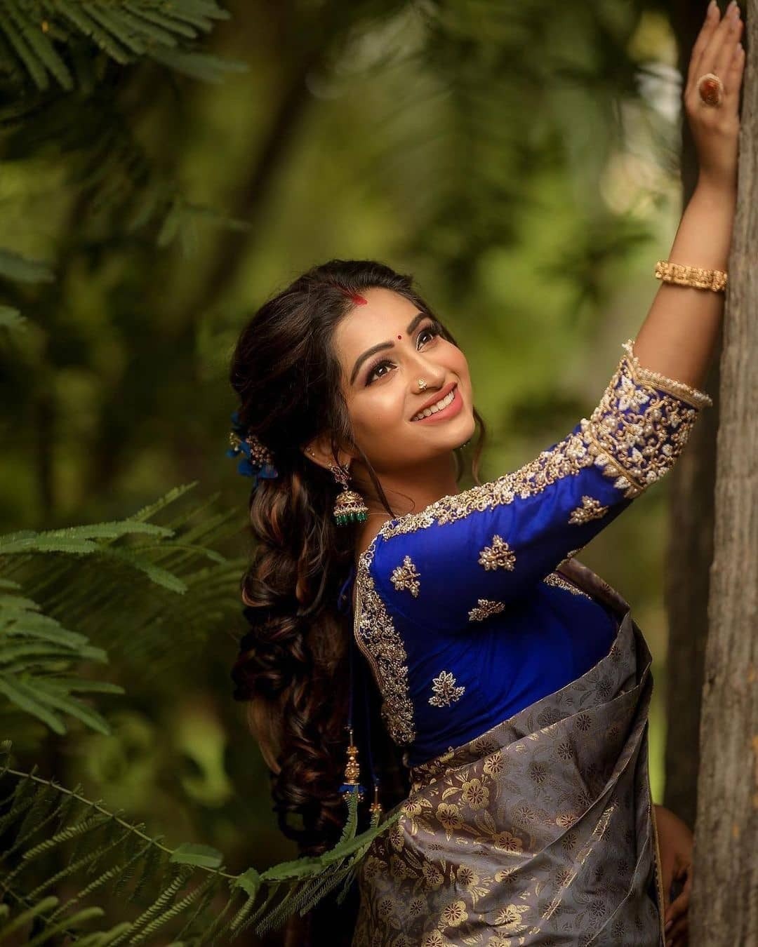 Grey Soft Silk Saree with Jacquard Work and Dual Blue Blouse Options