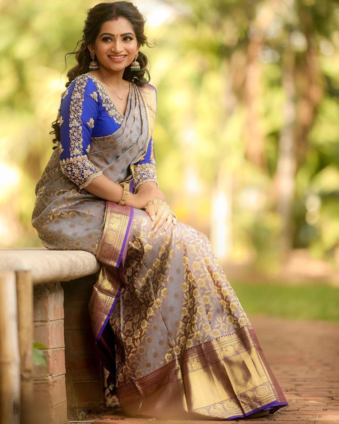Grey Soft Silk Saree with Jacquard Work and Dual Blue Blouse Options